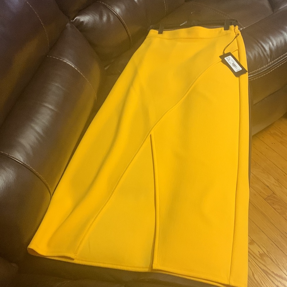 New York and Company. Brand Gabrielle union two-piece skirt set - Picture 9 of 9